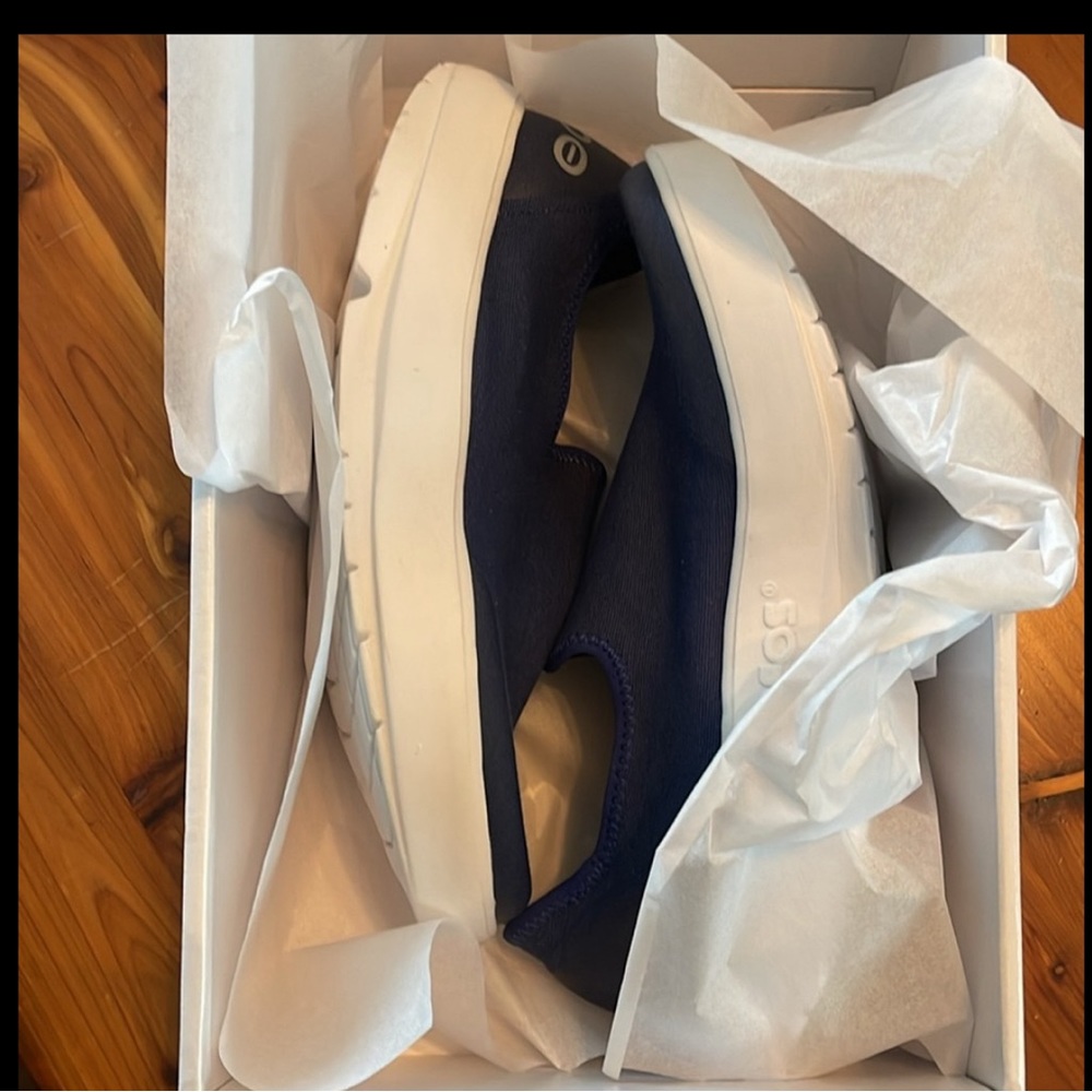 OOFOS OOMG EEZEE women’s navy shoes